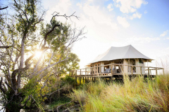 Zambia-GreenSafaris-safari-Ila-Lodge-luxe-tent