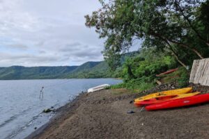 Green-Steps-Travel-rondreis-Nicaragua-apoyo lagoon-strand-1