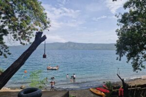 Green-Steps-Travel-rondreis-Nicaragua-apoyo lagoon-strand